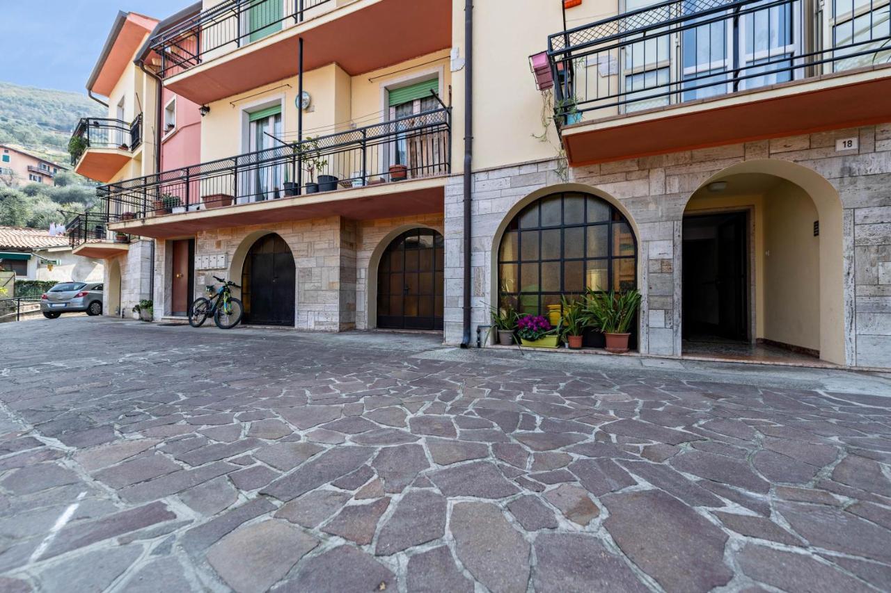 La Casa Di Martin Apartment Brenzone sul Garda Bagian luar foto